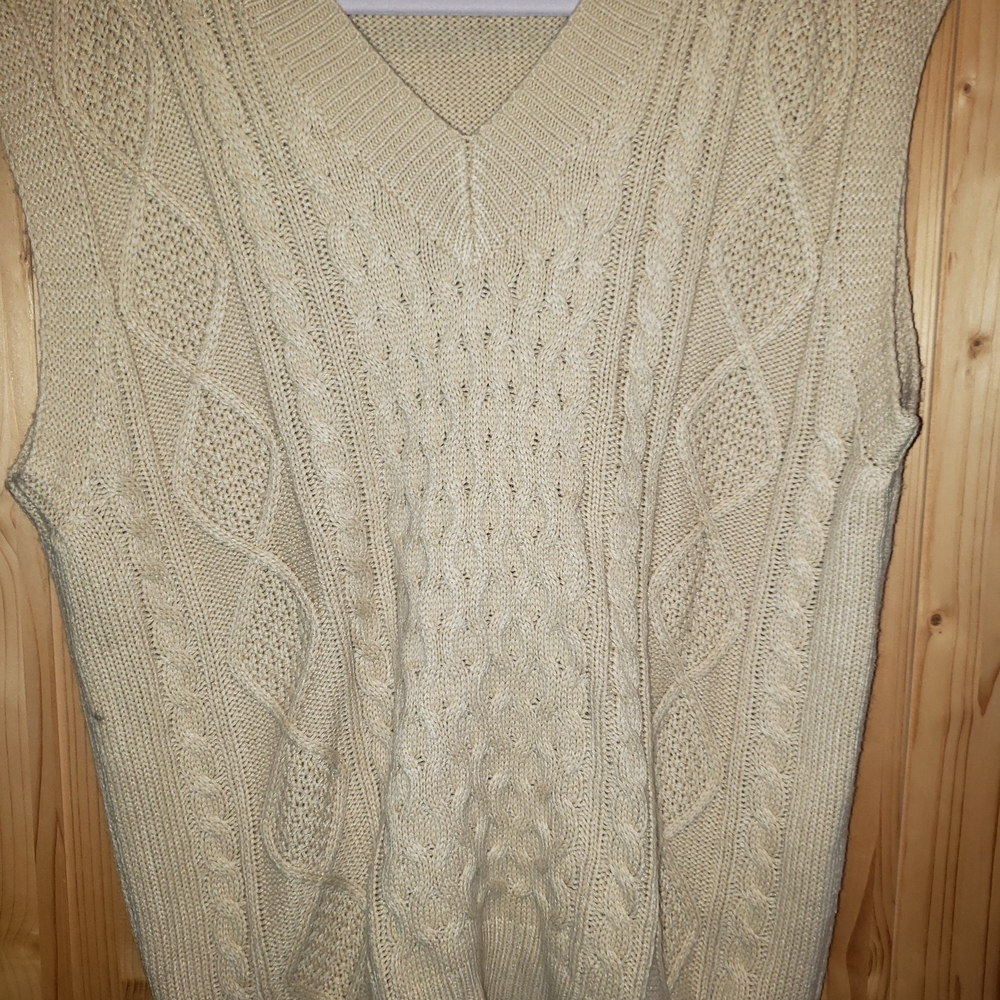SHEIN Men's Beige V-Neck Cable Knit Sweater Vest